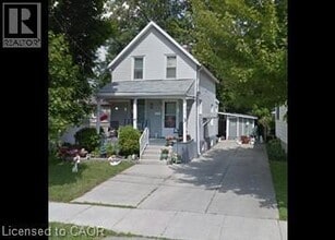 Building Photo - 235 King St