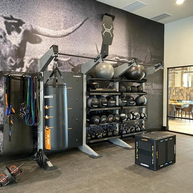 Foto del edificio - 5701 Bovine Dr