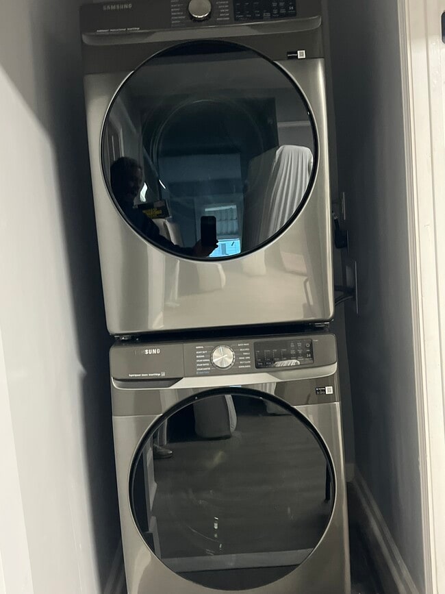 Foto del edificio - 1933 James Ave