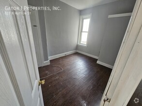 Building Photo - 827 Hutton St