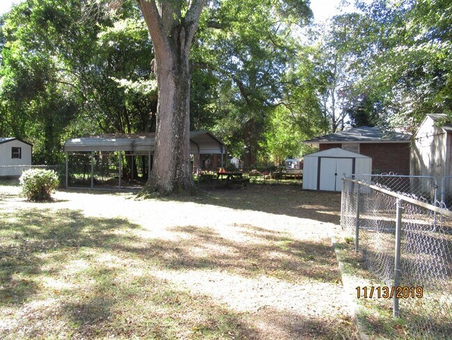 Foto del edificio - 12 Henderson St