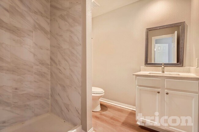 Building Photo - 4614 W Lake Highlands Dr