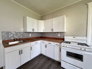 Building Photo - 1008 Rhomberg Ave