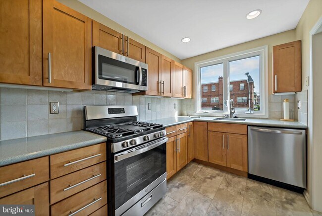 Foto del edificio - 8535 Forrest Ave