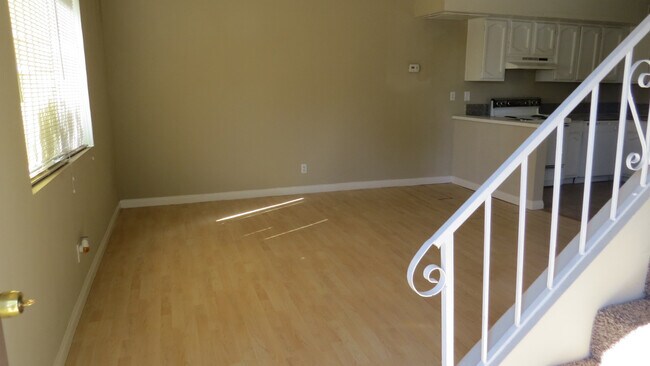 Foto del edificio - 5165 Gray Ln
