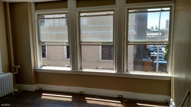 Building Photo - 41 1/2 W Tupper St