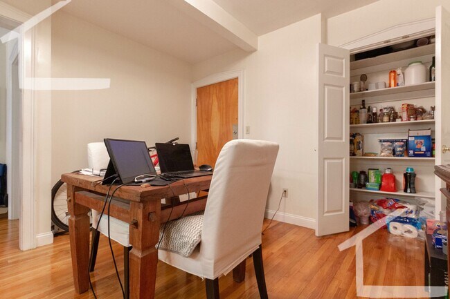 Building Photo - 11 Glenville Ave