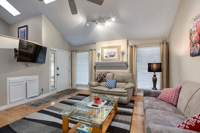 Building Photo - 308 Chota View Pl