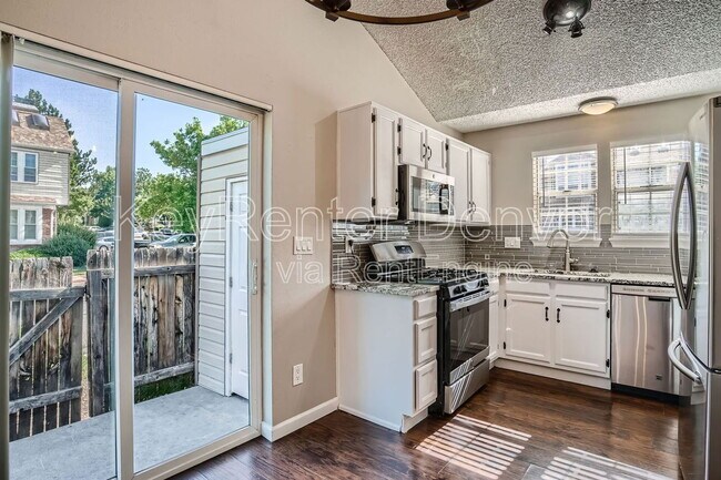 Foto del edificio - 4675 S Dillon Ct