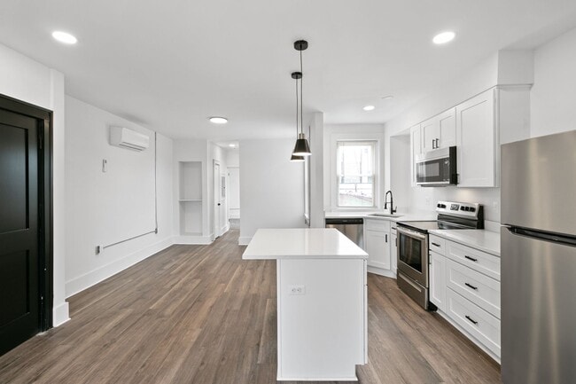 Building Photo - 1 Bedroom 1 Bath Unit Available