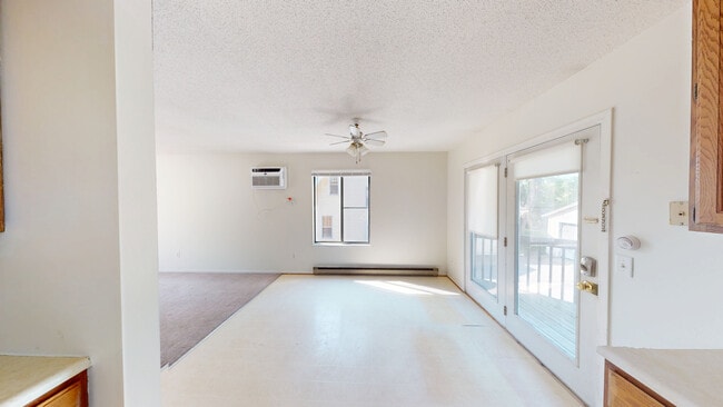 Building Photo - 795 N Maple Rd