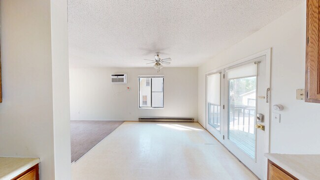 Foto del edificio - 795 N Maple Rd