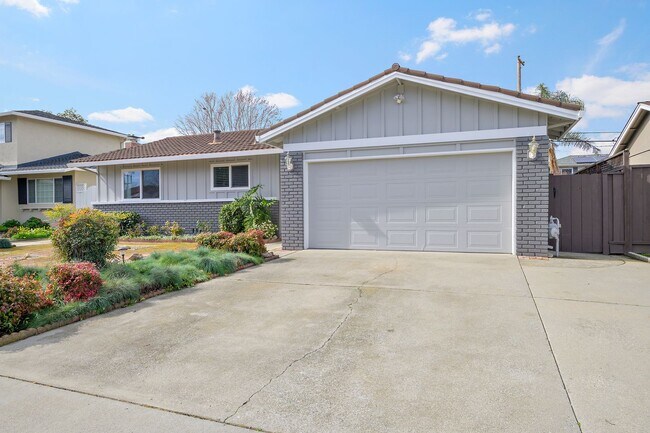 Foto del edificio - Nicely Updated 4 Bedroom, 2 Bathroom Single Family Home - Available for lease