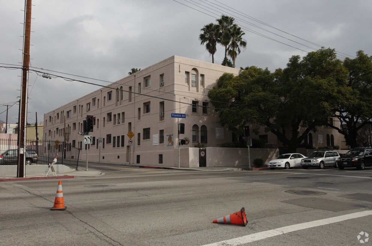6075 Franklin Avenue Apartments Los Angeles, CA