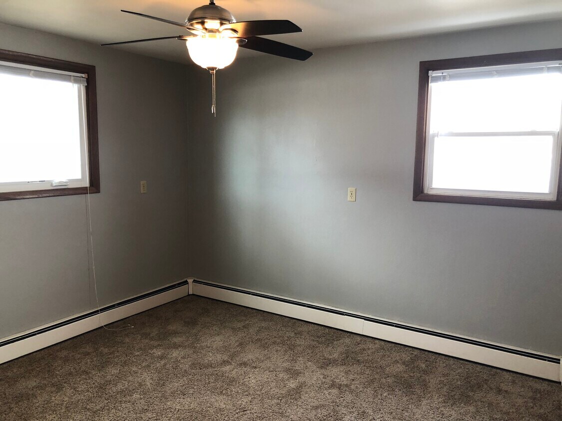 Bedroom - 219 Hall St