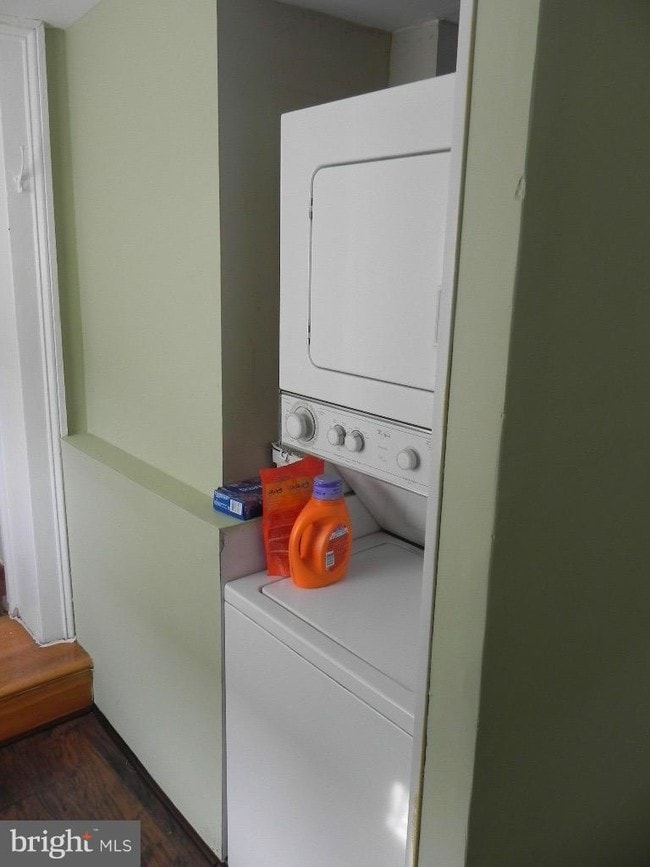 Building Photo - 915 Light St