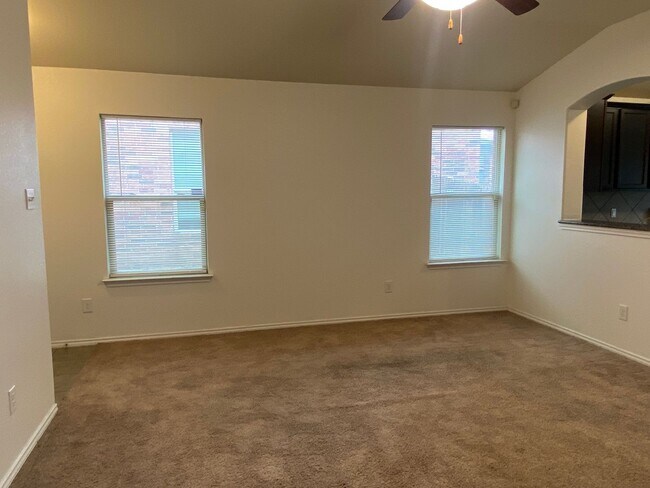 Foto del edificio - 3 BEDROOM, ACADEMY ISD