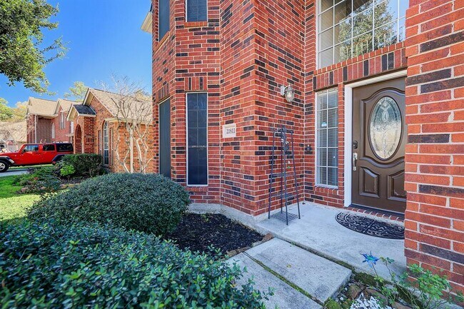 Foto del edificio - 21811 Whispering Forest Dr