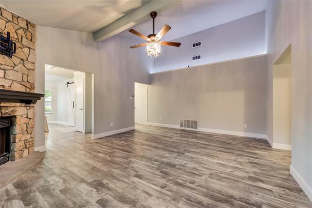 Building Photo - 1002 Canary Ln