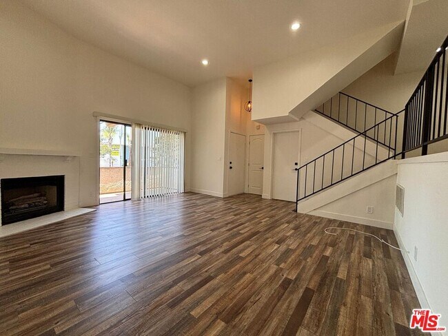 Foto del edificio - 10338 Zelzah Ave