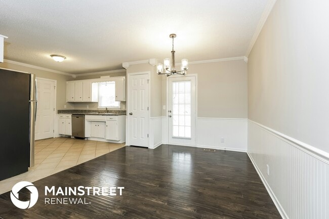 Building Photo - 324 Mayflower Dr