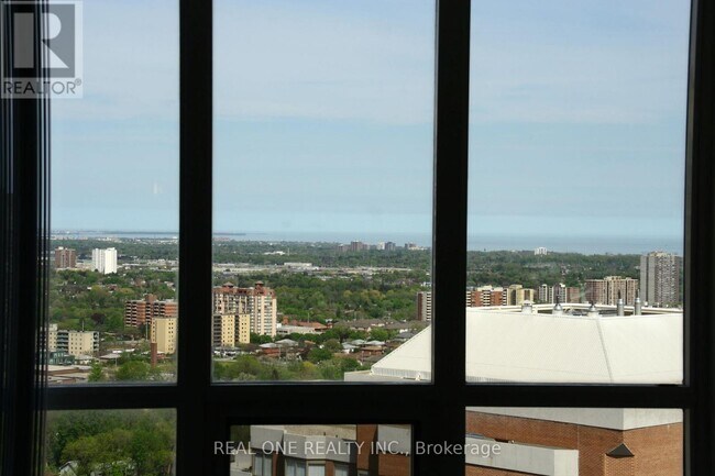 Photo du bâtiment - 330 Burnhamthorpe Rd W