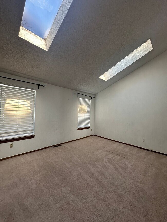 Foto del edificio - Townhome in Aurora nearby I-225