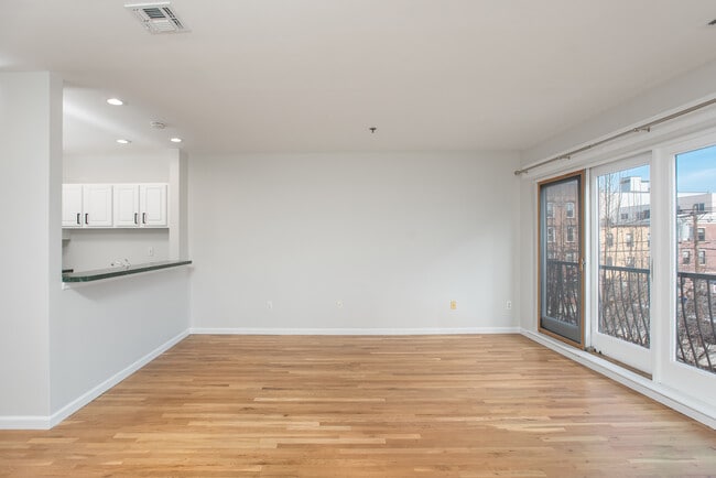 Building Photo - 536 Grand St