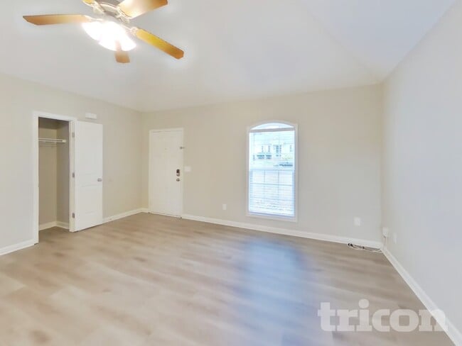 Foto del edificio - 414 Niagra Ln