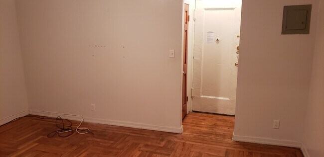 Foto del edificio - 1447 E 2nd St
