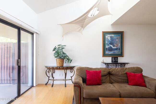 Foto del edificio - 5998 N 78th St