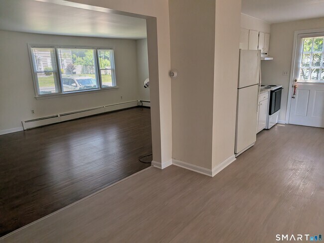 Foto del edificio - 124 Spring Lake Rd