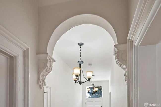 Victorian Details - 1343 Pierce St