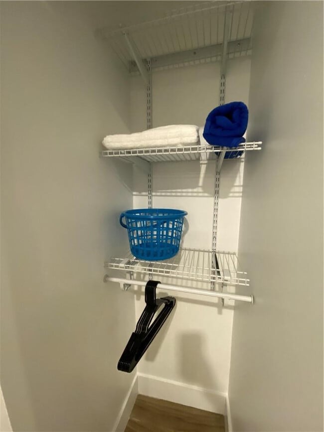 Building Photo - 902 NE 38th St