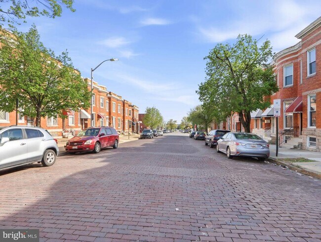 Building Photo - 1724 N Payson St
