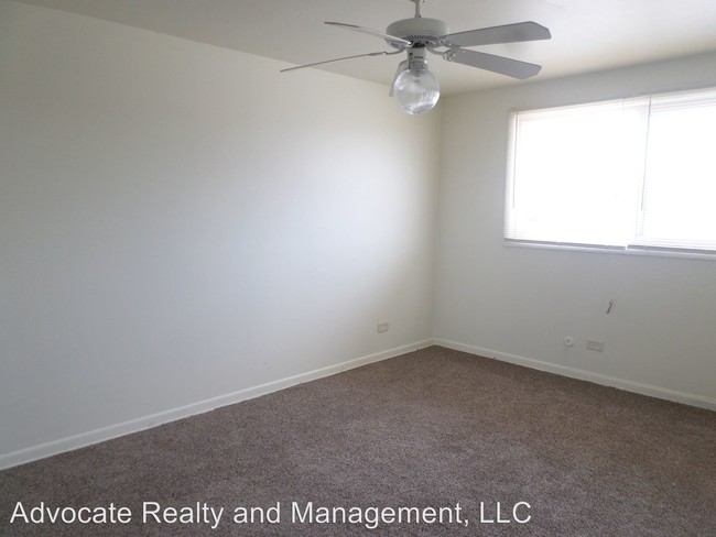 Building Photo - 512 Roberts Dr