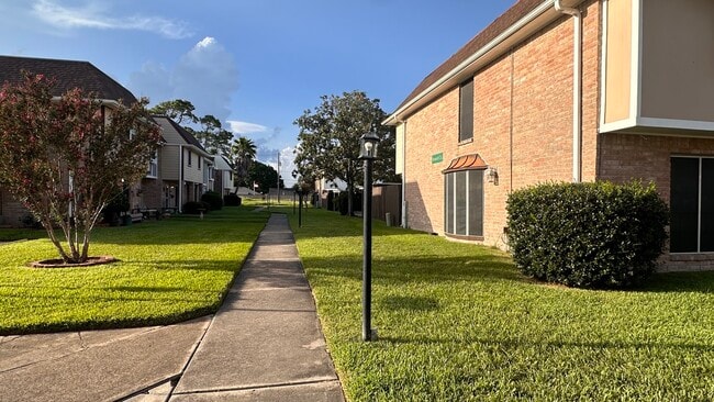 Building Photo - 4205 Benard Ct