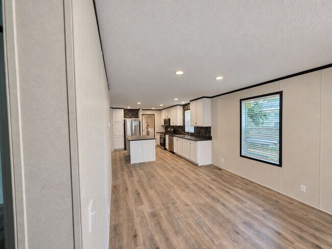 Building Photo - 11 Hummingbird Dr