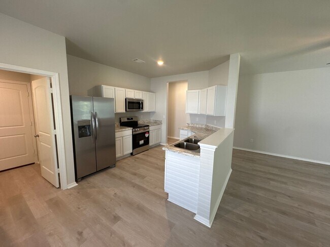 Foto del edificio - Now Pre-Leasing — Comfortable 3 Bedroom Living in Benton