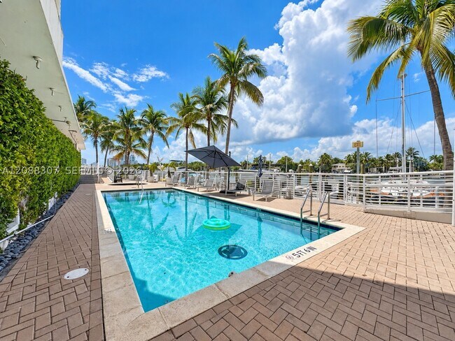 Foto del edificio - 6580 Indian Creek Dr