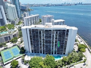 Building Photo - 1450 Brickell Bay Dr