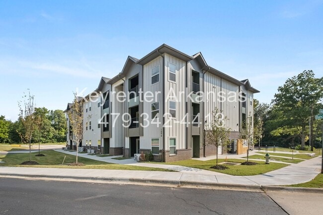 Building Photo - Bacardi on the Hill | Fayetteville Living