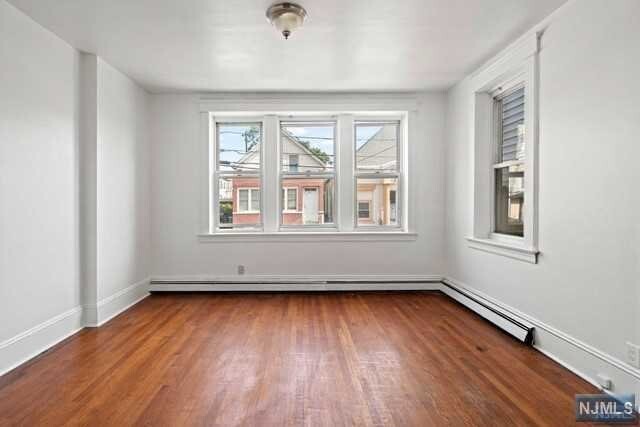 Building Photo - 417 19th St