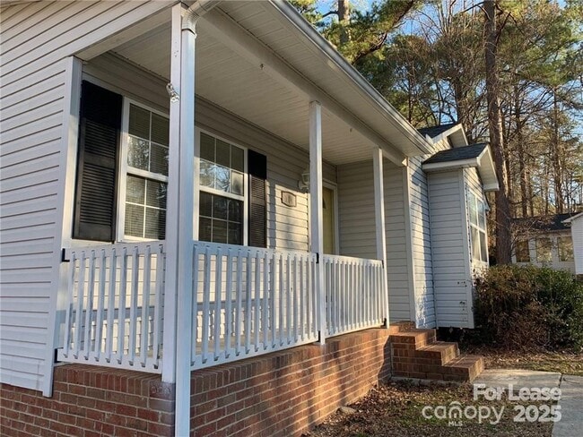 Building Photo - 104 Pepper Cir