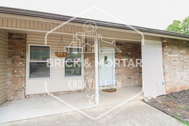 Photo - 1121 Magnet Pl SE House