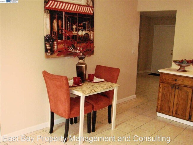 Foto del edificio - 4 br, 1.5 bath House - 4378 Planet Circle