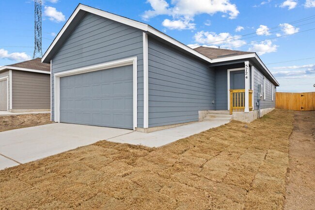 Building Photo - 5724 Mangas Cir