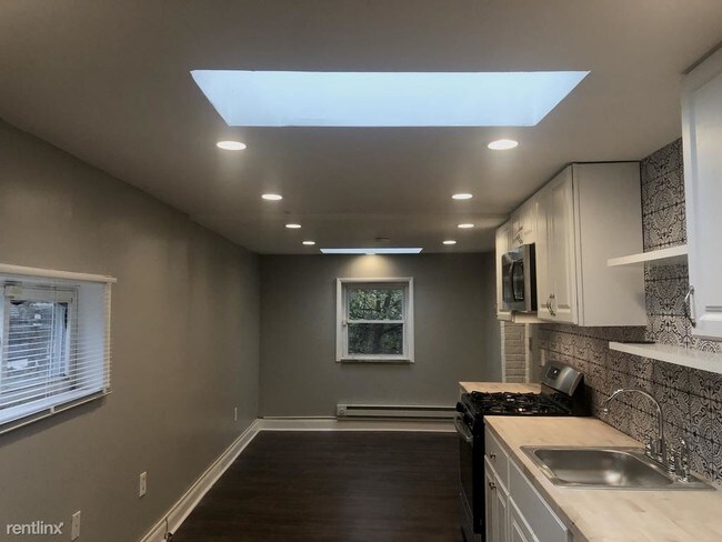 Foto del edificio - 6855 N Franklin St