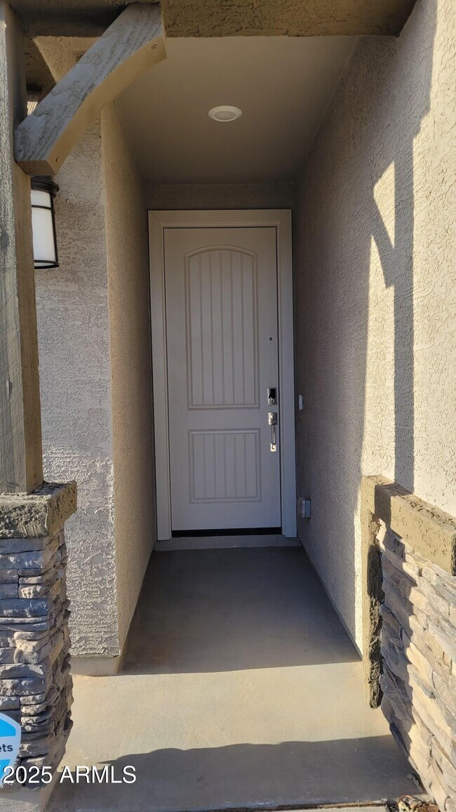 Foto del edificio - 15998 W Smoketree Dr