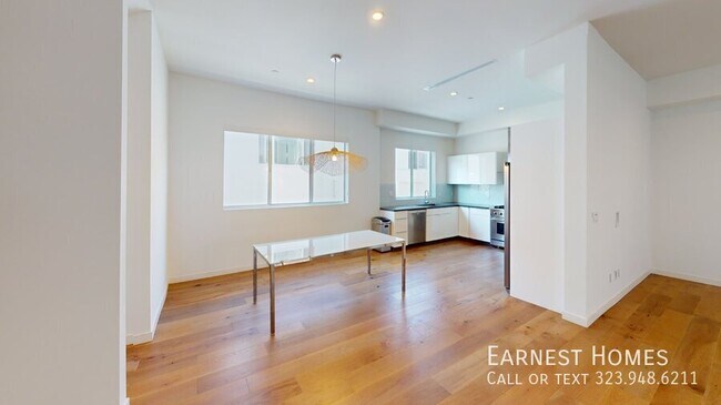 Building Photo - 1715 Armacost Ave